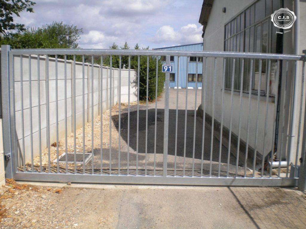 Portail industriel galvanisé situé aux Damps (27340) - Eure Normandie