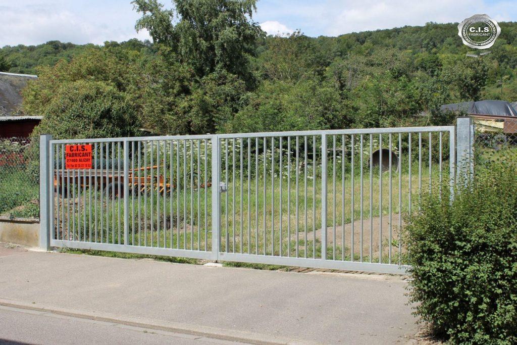 Portail industriel galvanisé situé à Alizay (27460) Eure Normandie
