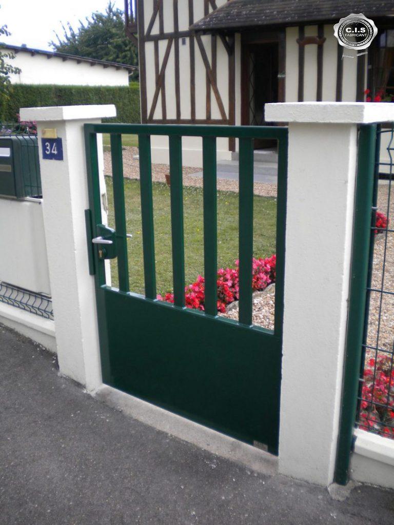 Portillon vert émeraude situé à Pont-de-l'Arche (27340) - Eure Normandie