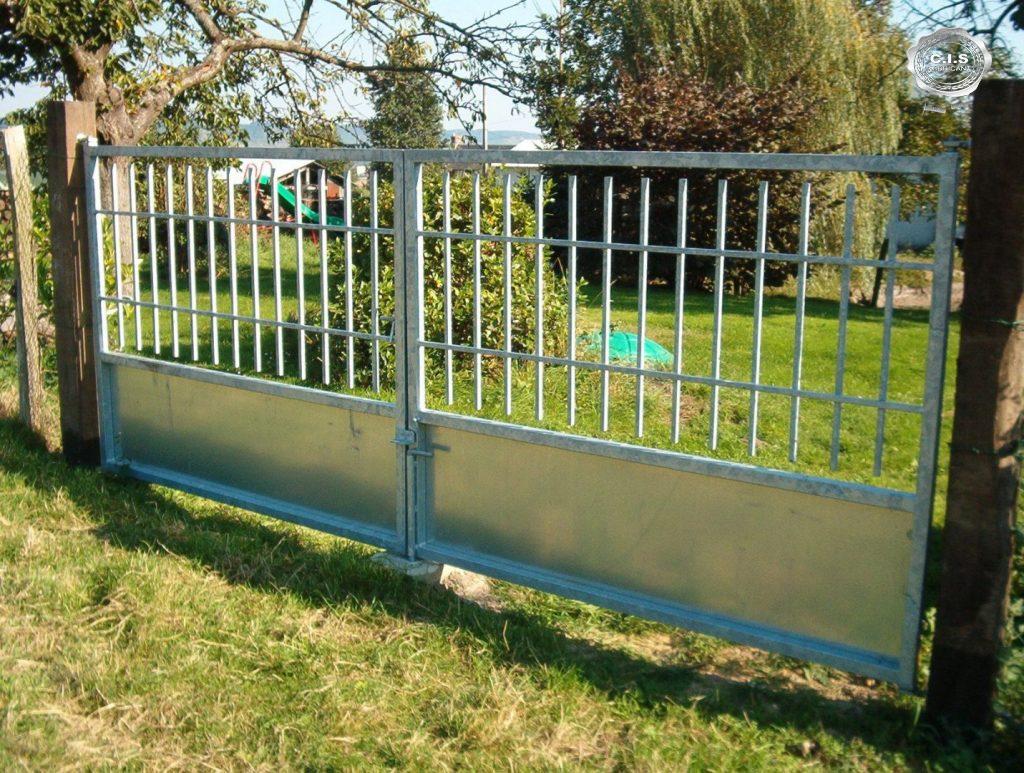 Portail industriel galvanisé situé à Alizay (27460) Eure Normandie