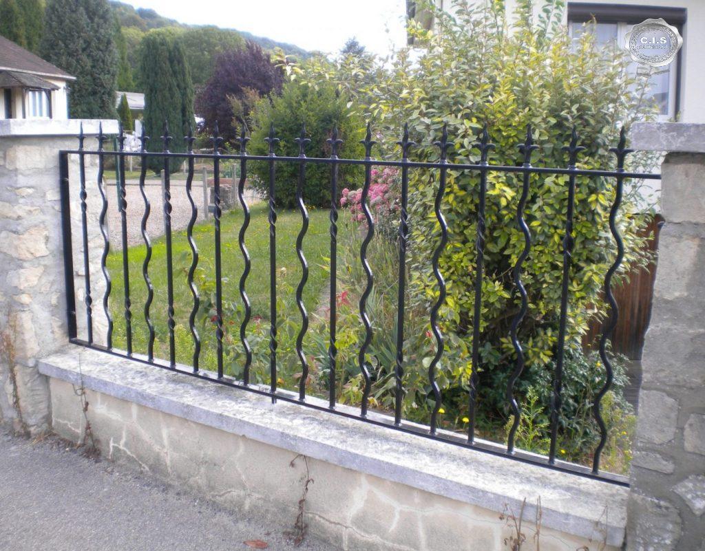 Clôture noire situé à Pont-Saint-Pierre (27360) Eure Normandie
