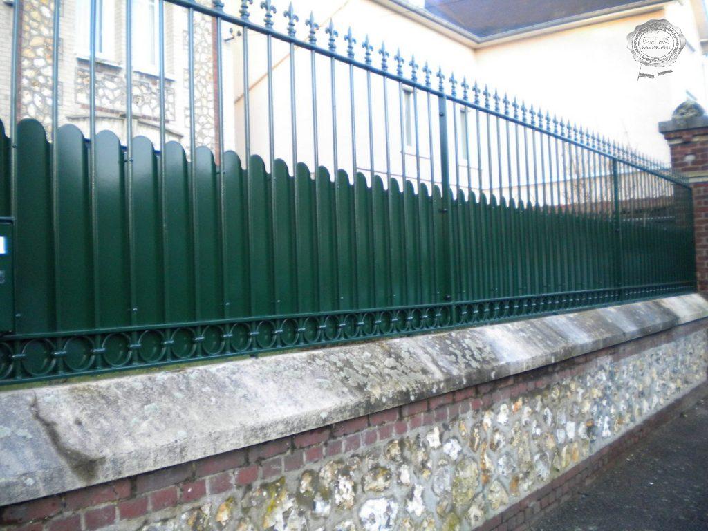 Clôture vert bouteille située à Saint-Aubin-lès-Elbeuf