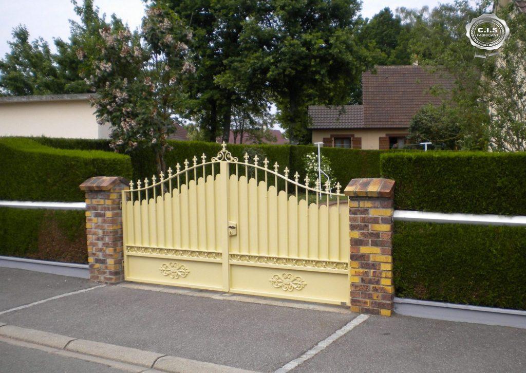 Portail classique plein beige