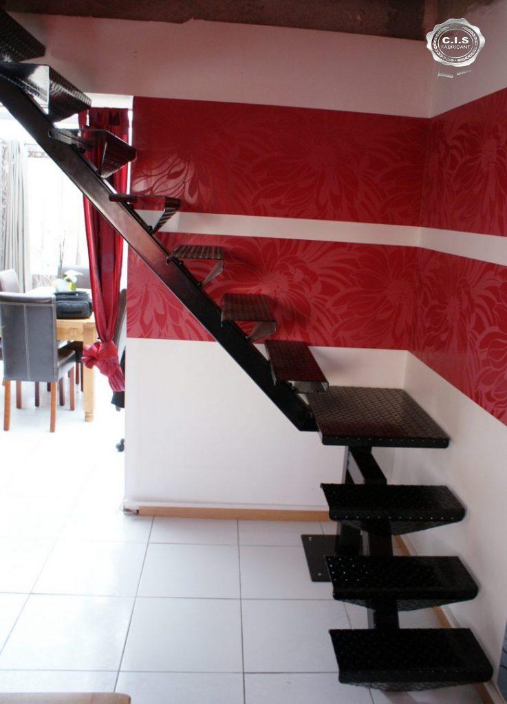 Escalier noir situé à Alizay (27460) Eure Normandie