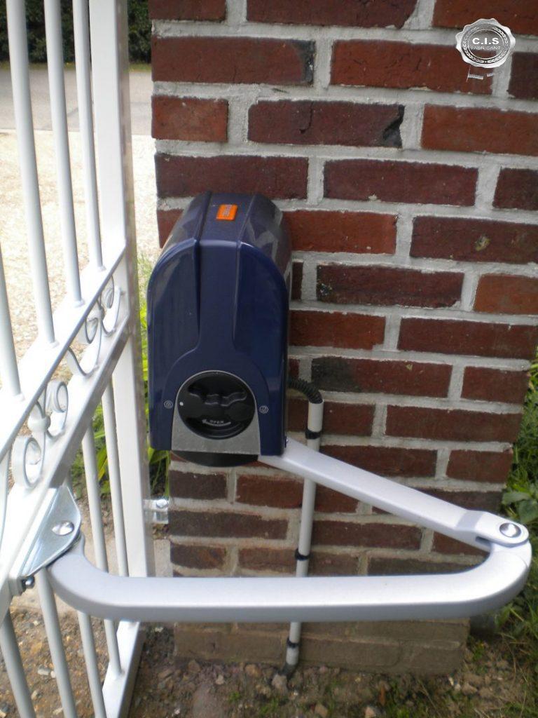 Motorisation à bras